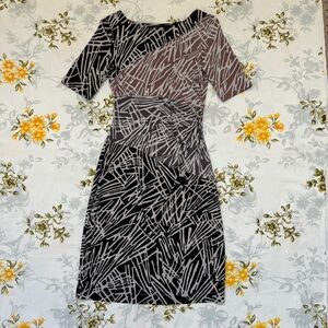 BCBG MaxAzria Size XS Short Sleeve Patterned Dress